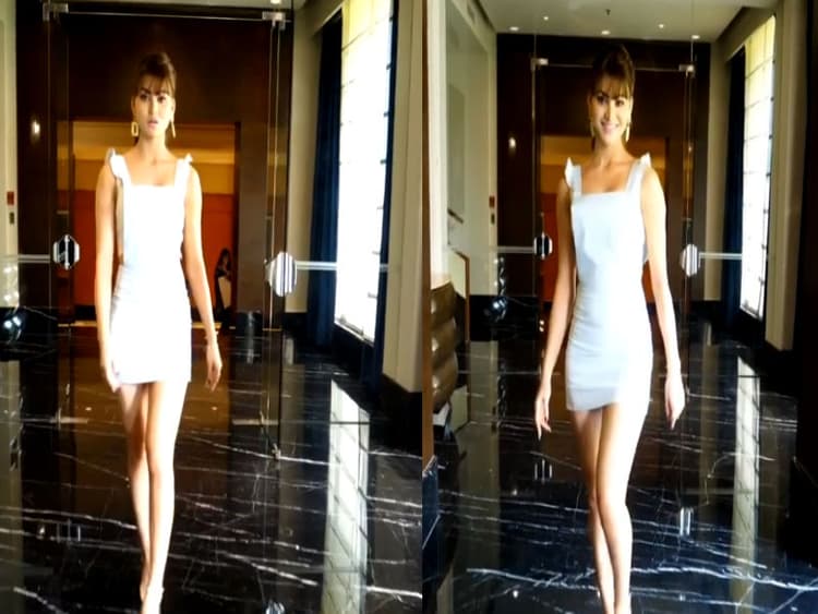 हॉट Urvashi Rautela ने गेंदा फूल गाने पर किया जबरदस्त रैंप वॉक, देखें VIDEO