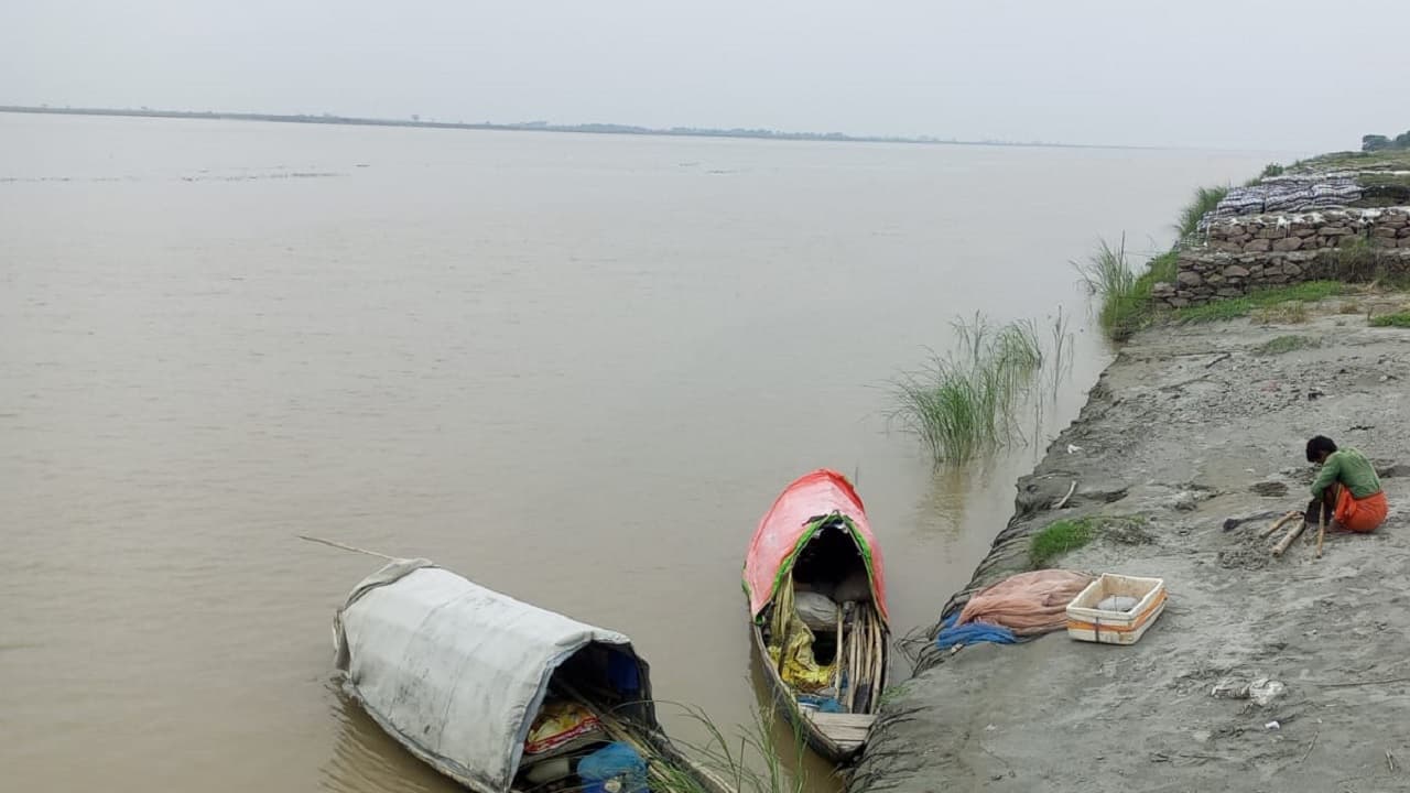 बिहार: बारिश की गतिविधि बढ़ने से गंगा नदी का बढ़ा जलस्तर, कई जिलों में बाढ़ का खतरा, लोगों में दहशत