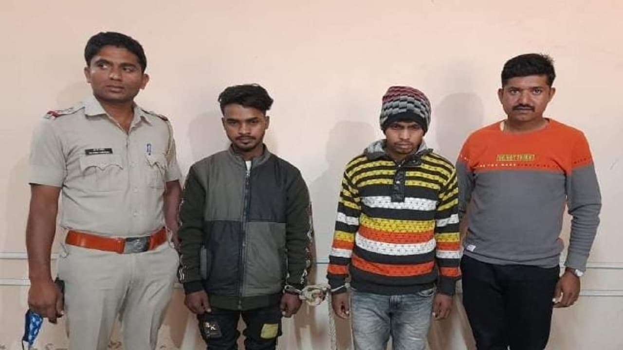 Jharkhand News: рдлреНрд░реА рдлрд╛рдпрд░ рдСрдирд▓рд╛рдЗрди рдЧреЗрдо рд╕реЗ рдорд╣рд╛рд░рд╛рд╖реНрдЯреНрд░ рдХреА рдирд╛рдмрд╛рд▓рд┐рдЧ рд╕реЗ рдХреА рджреЛрд╕реНрддреА, рдмрд╣рд▓рд╛-рдлреБрд╕рд▓рд╛рдХрд░ рд▓рд╛рдпрд╛ рдЭрд╛рд░рдЦрдВрдб, 2 рдЕрд░реЗрд╕реНрдЯ