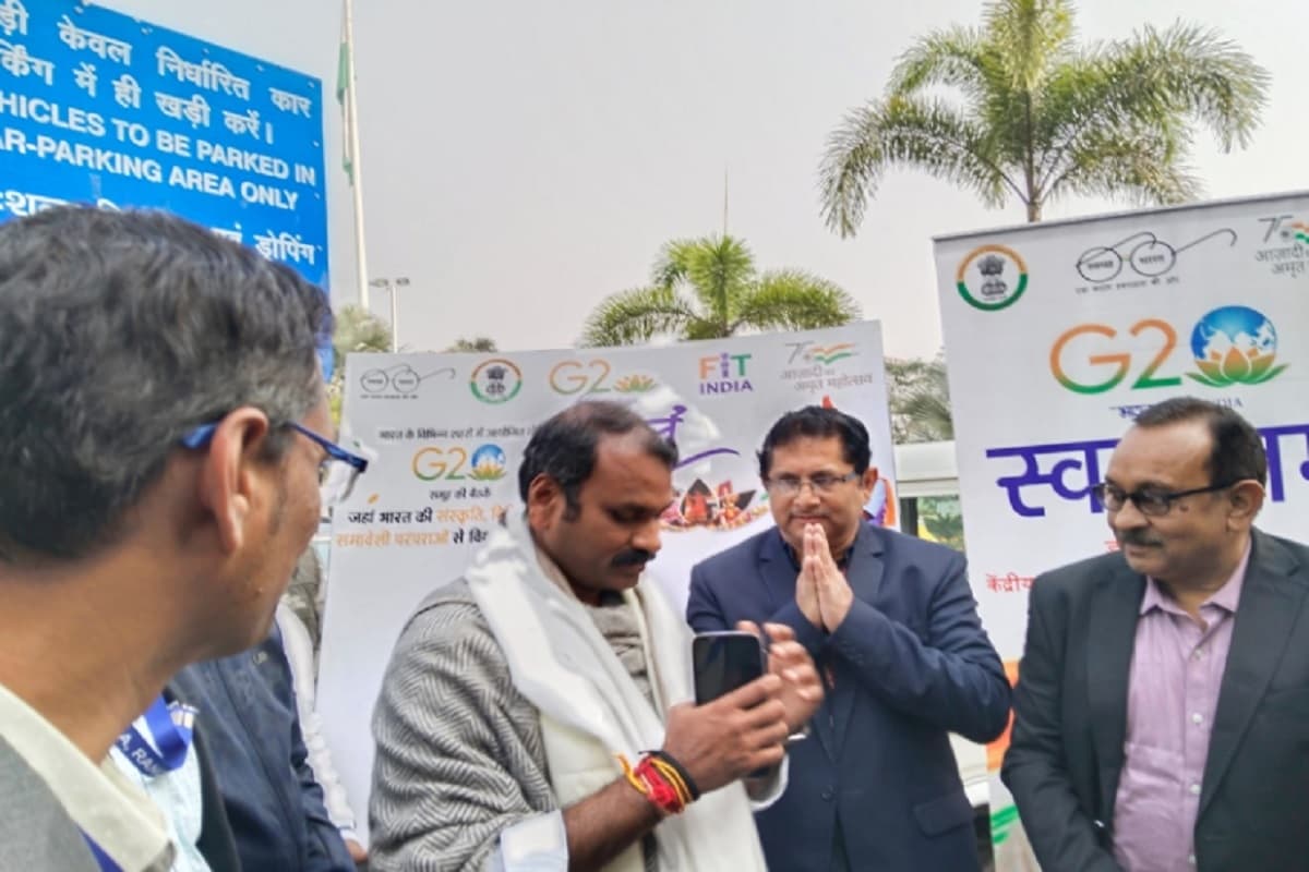PICS: रांची में G-20 सम्मेलन को लेकर चलाया गया सिग्नेचर कैंपेन, केंद्रीय मंत्री डॉ एल मुरुगन ऐसे किया शुभारंभ