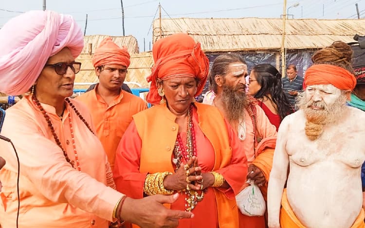 Gangasagar Mela: लाव-लश्कर के साथ नागा व किन्नर साधु पहुंचे सागद्वीप, शाम में करेंगे शाही स्नान
