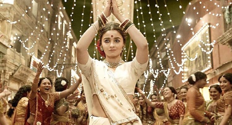 Gangubai Kathiawadi BO Collection Day 3: बॉक्स ऑफिस पर चला 'गंगूबाई' का जादू, वीकेंड पर कमाए इतने करोड़