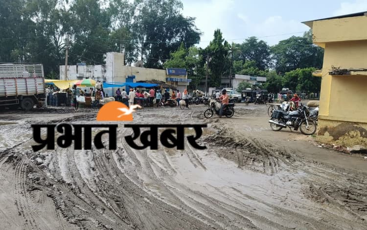 हर दिन एक करोड़ का कारोबार करने वाले गढ़वा बाजार समिति में हैं बड़े-बड़े गड्ढे, दुकान-गोदाम जर्जर