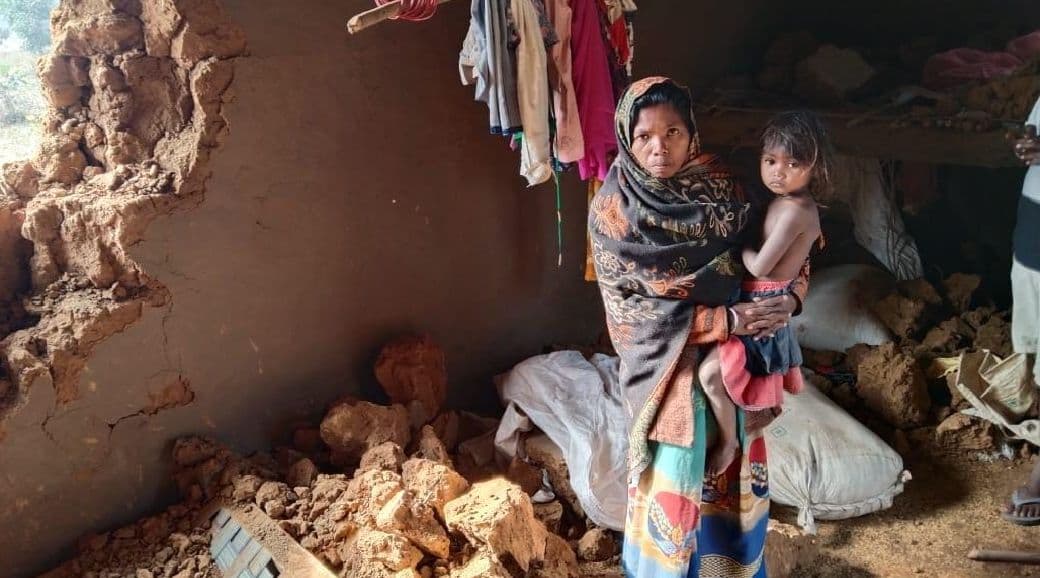 गढ़वा में जंगली हाथियों का आतंक, तीन युवकों को किया गंभीर रूप से घायल, ग्रामीणों के फसलों को भी किया बर्बाद