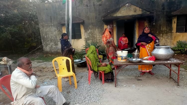मुख्यमंत्री आमंत्रण फुटबॉल प्रतियोगिता: न ढंग का भोजन, न किराया, खिलाड़ियों को जर्सी व टीशर्ट भी नसीब नहीं