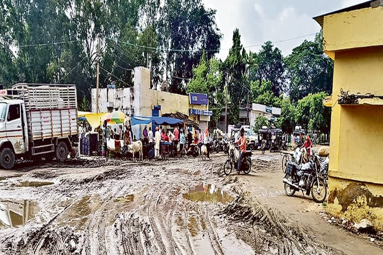 बाजार समिति में प्रतिमाह 30 करोड़ का कारोबार, पर सुविधाएं नदारद