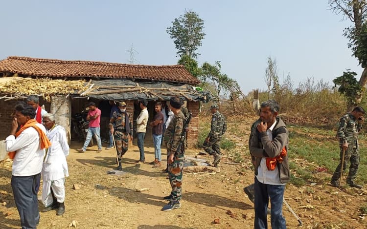 गढ़वा के रमकंडा में ईंट-भट्ठा व्यवसायी शिवपूजन यादव की पत्थर से कूचकर हत्या, पुलिस पर पथराव, हवाई फायरिंग