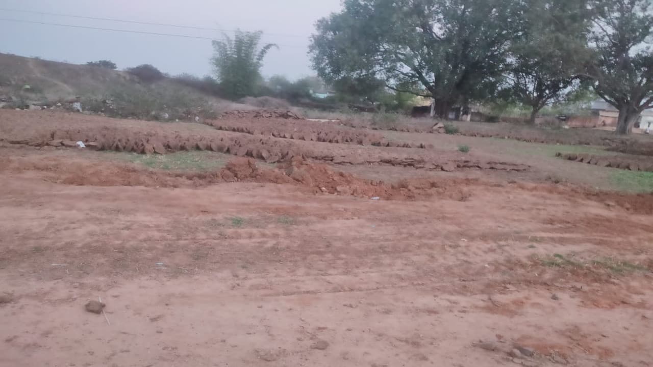 Jharkhand news: गौशाला की जमीन पर चहारदीवारी निर्माण का हुआ विरोध, कोडरमा प्रशासन ने संभाला माेर्चा