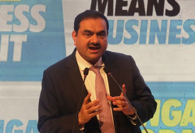 Adani Group की 10 साल में 1,000 मेगावॉट के डाटा केंद्र खोलने की योजना