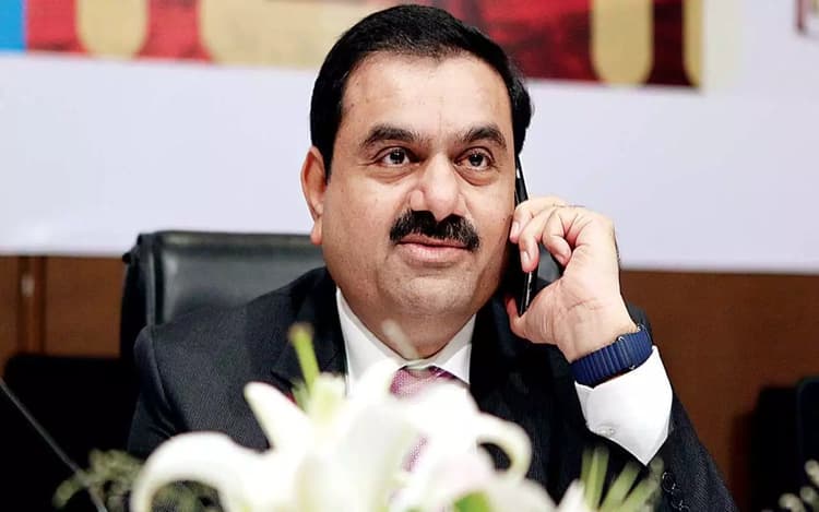 Adani Group ने शुरू की नुकसान के भरपाई की कोशिश, अपने समूह की दो कंपनियों में बढ़ाई हिस्सेदारी