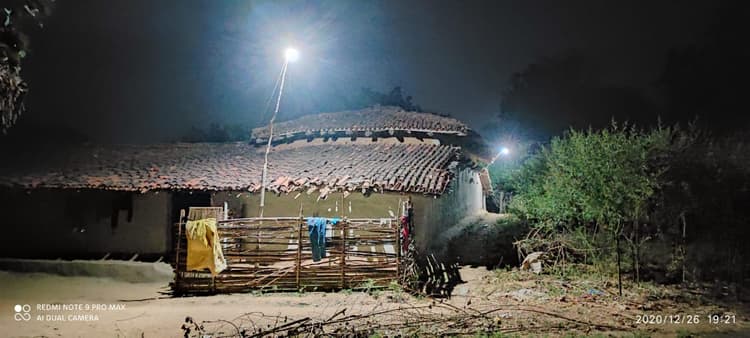 झारखंड के गढ़वा में हाथियों के आतंक से बचने के लिए ग्रामीण इस तकनीक का कर रहे प्रयोग