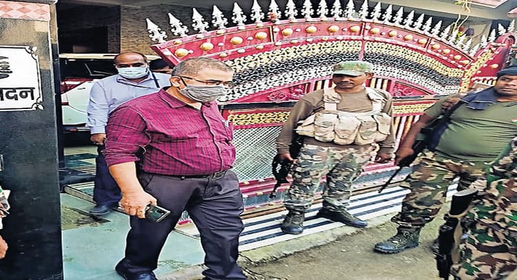 अवैध बालू खनन: ढाई साल के वेतन को नहीं लगाया हाथ, फिर भी दागी थानेदार ने बना ली 50 लाख की संपत्ति