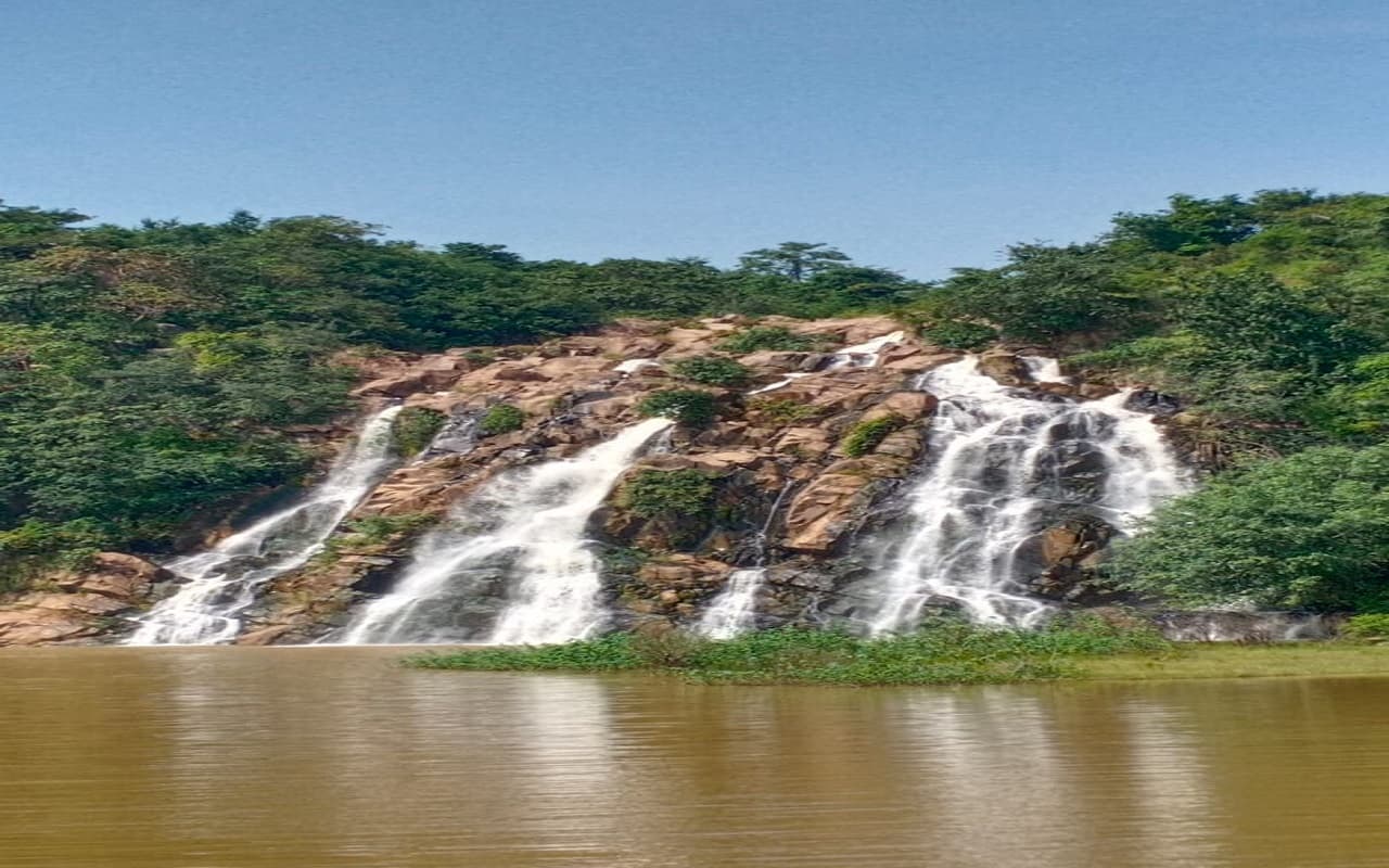 PHOTOS: देखते रह जाएंगे घाघरा जलप्रपात की खूबसूरती, डैम से किसान ढाई हजार एकड़ में सालोंभर करते हैं खेती