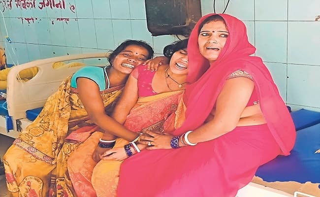 Bihar News: 100 रुपये रंगदारी का किया विरोध करना पड़ा महंगा, दरवाजे पर चढ़कर दो लोगों को मारी गोली, मौत