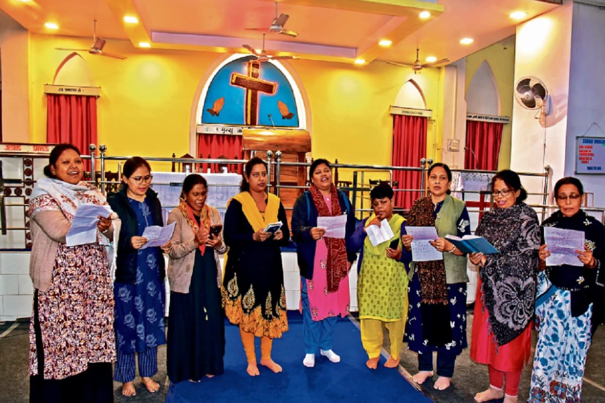 झारखंड में सजने लगा क्रिसमस का बाजार, यूनिक गिफ्ट्स आइटम की भरमार, देखें तस्वीरें