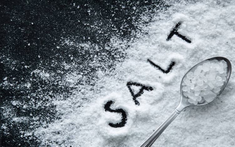 Side Effects of Eating too Much Salt: ज्यादा नमक खाने के 5 नुकसान