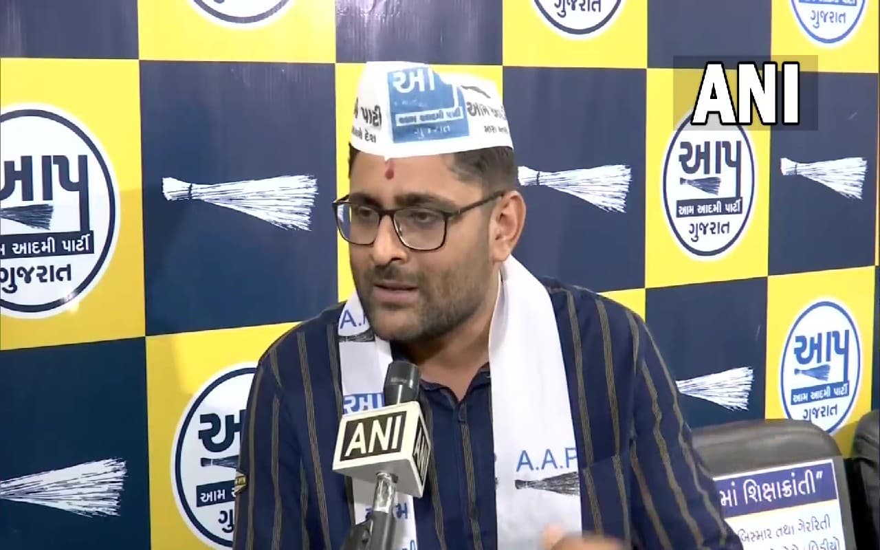 AAP नेता गोपाल इटालिया को दिल्ली पुलिस ने छोड़ा, बोले सीएम अरविंद केजरीवाल- गुजरात के लोगों की जीत AAP नेता गोपाल इटालिया को दिल्ली पुलिस ने छोड़ा, बोले सीएम अरविंद केजरीवाल- गुजरात के लोगों की जीत