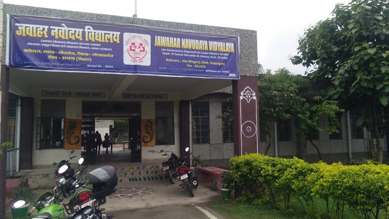भागलपुर में विक्रमशिला सेतु के समानांतर गंगा नदी पर पुल निर्माण की तैयारी शुरू, साइट पर उतारे जा रहे सामान