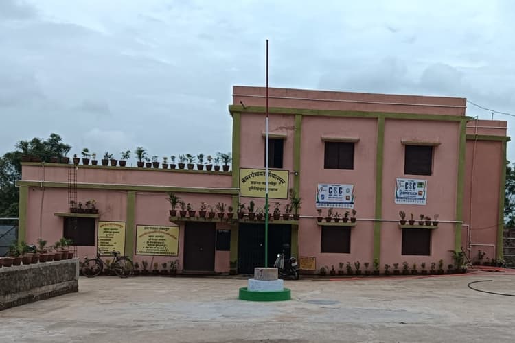 झारखंड की गोपालपुर पंचायत में हैं शहर जैसी सुविधाएं, पूर्व मुखिया लक्ष्मी राम मुर्मू ने किया है शानदार काम