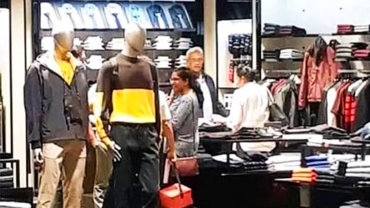 Sri Lanka Crisis: श्रीलंका के राष्ट्रपति गोटाबाया राजपक्षे सिंगापुर पहुंचे, भारत ने कही ये बात