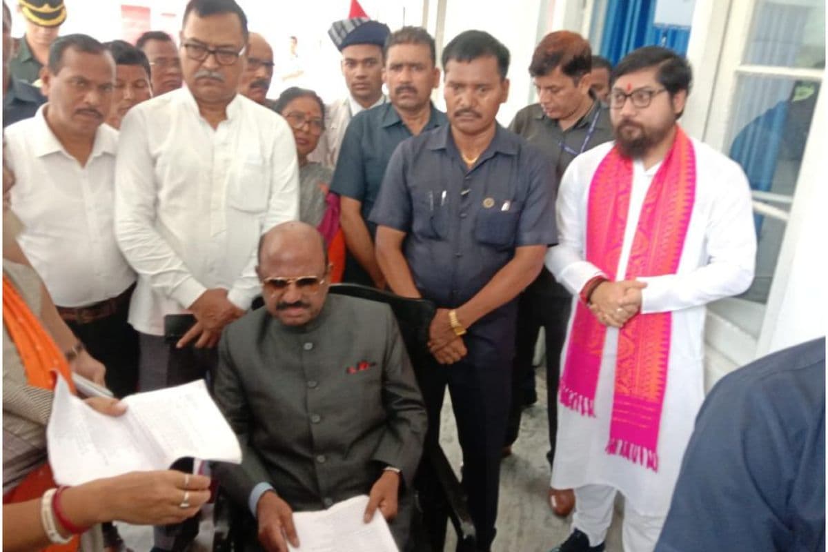 पंचायत चुनाव : राज्यपाल सीवी आनंद बोस कूचबिहार में मृतक के परिजनों से मिले, विपक्षी दलों के साथ की बैठक