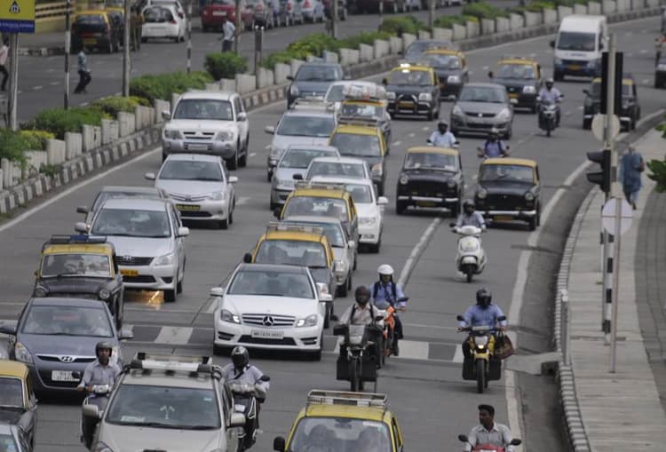 जमशेदपुर : अलग-अलग इलाकों में वाहन चलाने की स्पीड होगी निर्धारित, हाई स्पीड पर ब्रेक लगाने में जुटी पुलिस