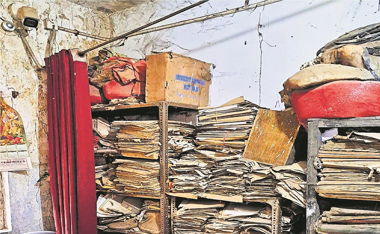 पटना के इन थानों को सालों से है भवन का इंतजार, न जमीन मिली न भवन बना, सड़ रही थानों में रखी केस की फाइलें