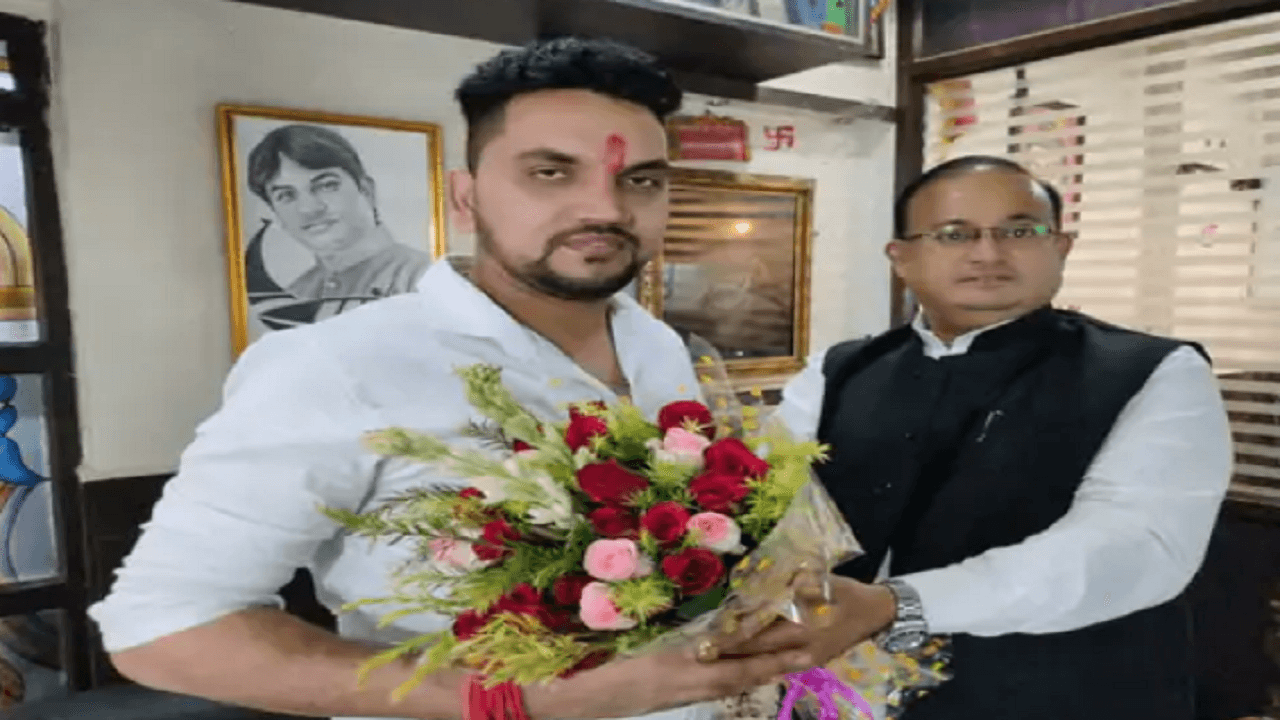 भोजपुरी सुपरस्टार गुंजन सिंह ने वीआईपी के राष्ट्रीय प्रवक्ता से की मुलाकात, सियासी अटकलों का बाजार गर्म