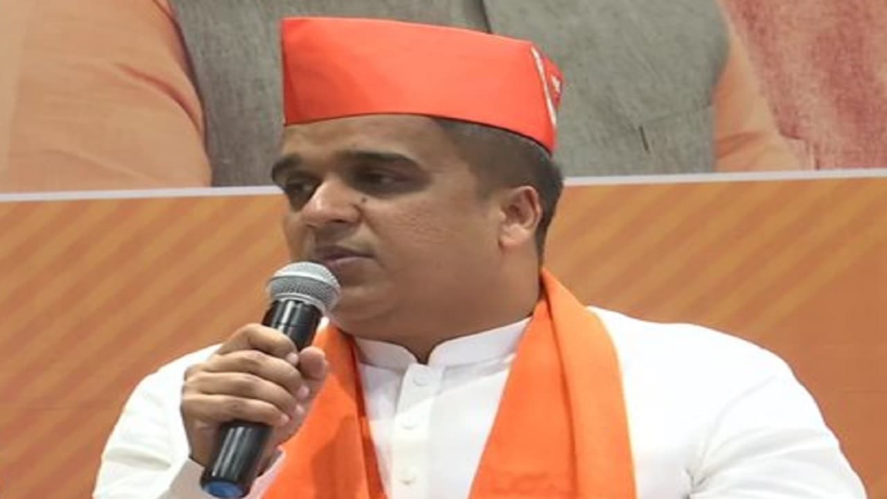 Gujarat Election: चुनाव से पहले यूनिफॉर्म सिविल कोड पर गुजरात सरकार का बड़ा फैसला, कमेटी गठन को दी मंजूरी