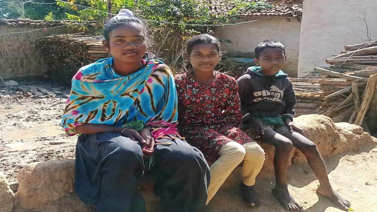 3 अनाथ भाई-बहनों को गुमला के CWC में मिला संरक्षण, झारखंड के दो मंत्रियों ने लिया था संज्ञान 3 अनाथ भाई-बहनों को गुमला के CWC में मिला संरक्षण, झारखंड के दो मंत्रियों ने लिया था संज्ञान
