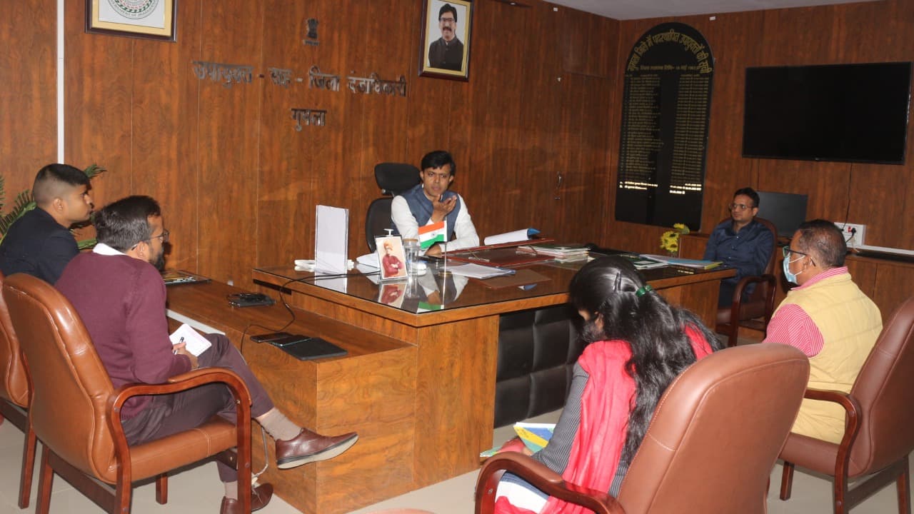 Jharkhand News: खेल को बढ़ावा देने के लिए बनेगी खेल नीति, जल्द ही होगा क्रिकेट मैच, DC ने दिए ये निर्देश