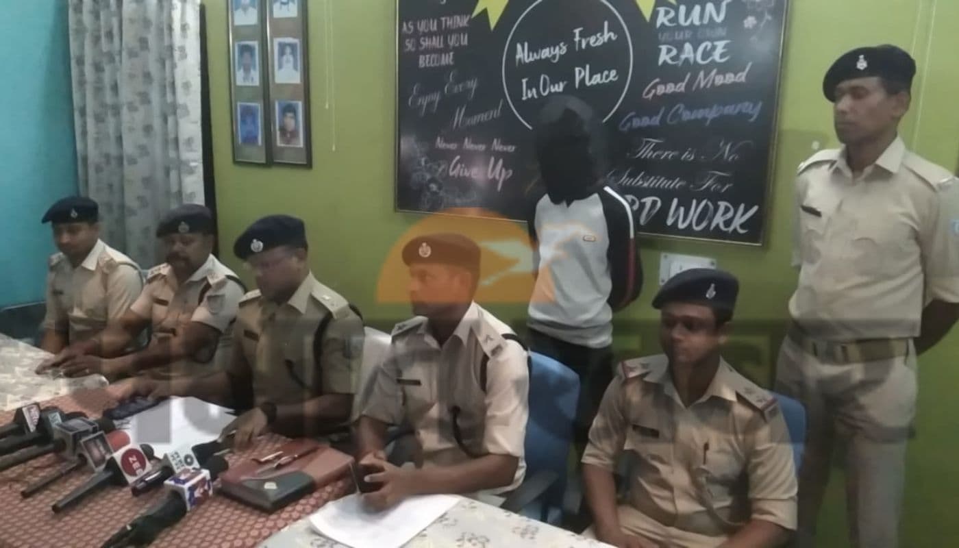Gumla News: सदर थाना में छह घंटे हुई रुपयों की गिनती, 6 करोड़ 53 लाख 97 हजार 730 रुपये मिले Gumla News: सदर थाना में छह घंटे हुई रुपयों की गिनती, 6 करोड़ 53 लाख 97 हजार 730 रुपये मिले