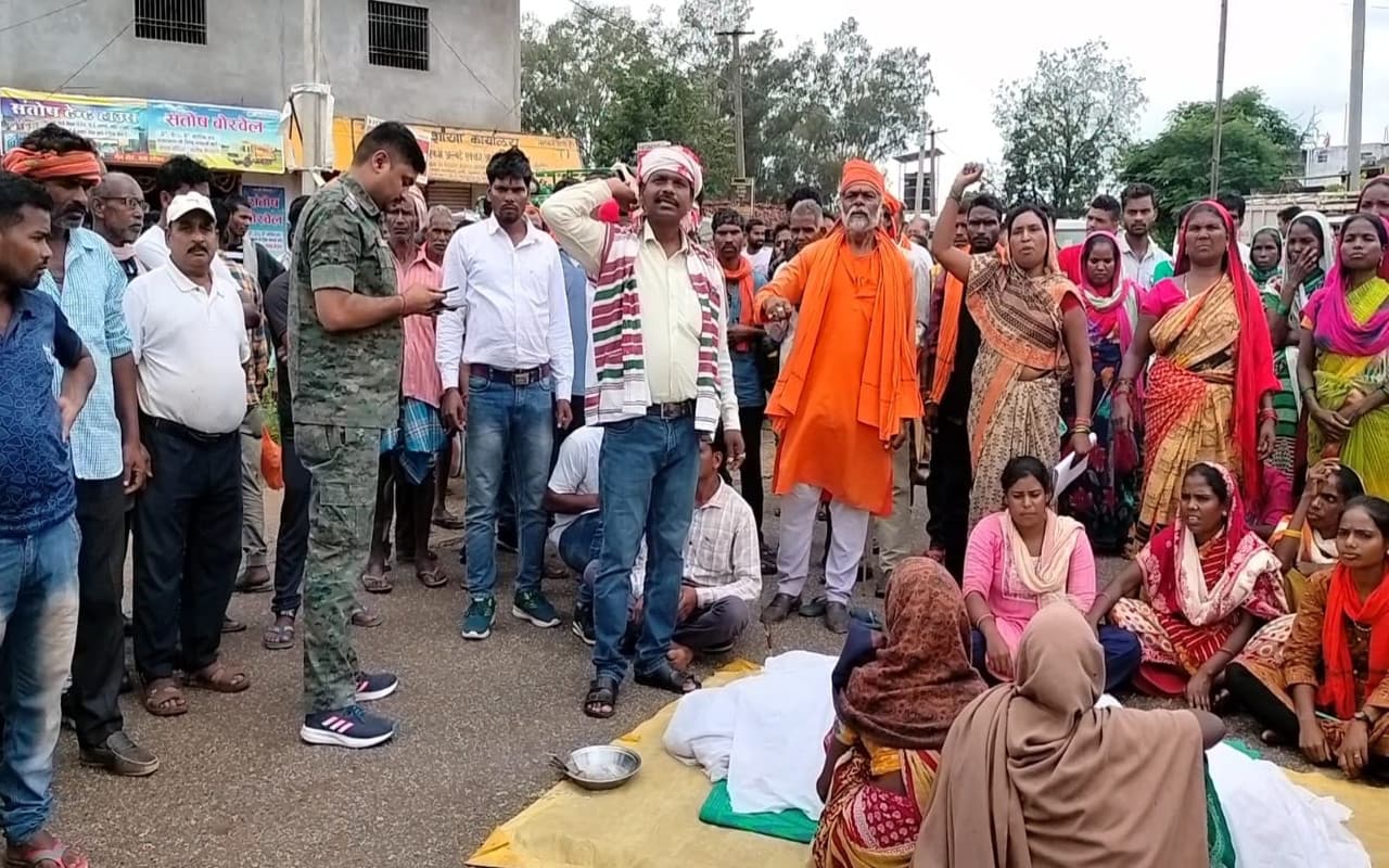 गुमला के भरनो में दुष्कर्म के बाद हत्या कर युवती के शव को जलाया, तीन थाना क्षेत्रों के बीच फंसा मामला गुमला के भरनो में दुष्कर्म के बाद हत्या कर युवती के शव को जलाया, तीन थाना क्षेत्रों के बीच फंसा मामला