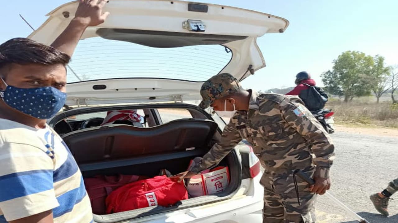 Bihar News: पुलिस ने दो घंटे की चेकिंग में 49.53 लाख रुपये वसूले, 541 लोगों को किया गिरफ्तार