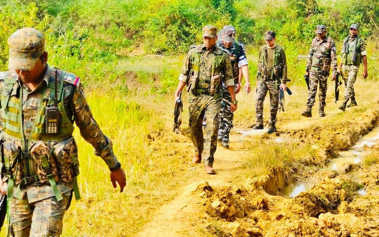 माओवादियों के ब्लैक डे पर पुलिस अलर्ट, नक्सलियों की तलाश में एसपी ने चलाया ऑपरेशन