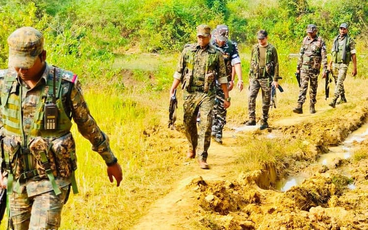 माओवादियों के ब्लैक डे पर पुलिस अलर्ट, नक्सलियों की तलाश में एसपी ने चलाया ऑपरेशन