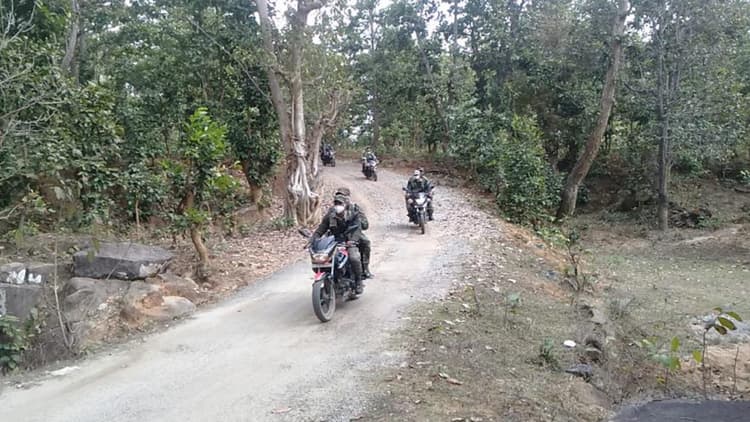 झारखंड-छग बॉर्डर पर नक्सलियों का मूवमेंट, पुलिस ने सुरसांग थाना के निर्माणाधीन भवन की बढ़ायी सुरक्षा