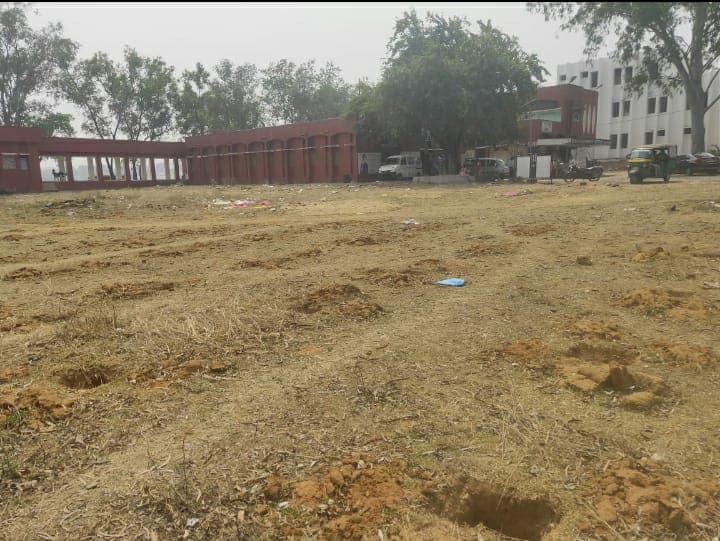 Jharkhand News : झारखंड के गुमला में नयी बिल्डिंग के लिए अस्पताल परिसर से काटे गये थे 39 पेड़, तीन साल बाद भी नहीं लगा एक पौधा