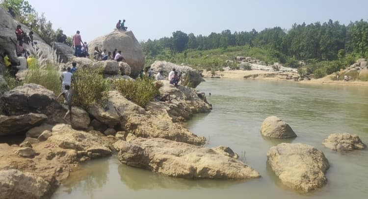 झारखंड के प्रसिद्ध पर्यटन स्थल बाघमुंडा जलप्रपात में हादसे के बाद गंभीर हुए माननीय, सांसद सुदर्शन भगत ने दिया ये आश्वासन