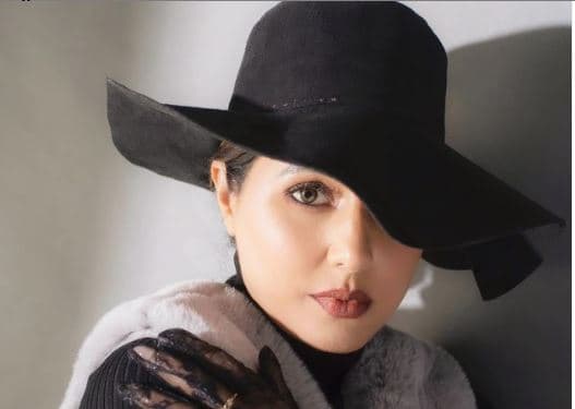 हिना खान ने लेटेस्ट फोटोशूट से मचाया इंटरनेट पर हंगामा, फैंस ने कमेंट में लिखा- 'हल्की हल्की सी...'