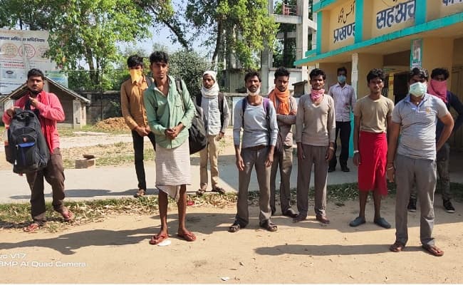 Coronavirus Lockdown : हरियाणा से पैदल चलकर 17 मजदूर जा रहे थे मुजफ्फरपुर, पहुंच गये रोहतास