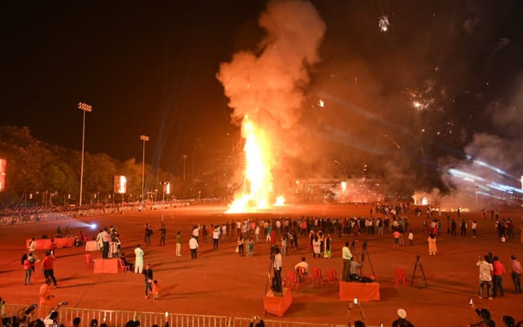 Dussehra 2024: विजयादशमी में रांची के 8 जगहों पर होगा रावण दहन, उत्तर प्रदेश के कलाकार निकालेंगे जीवंत झांकी