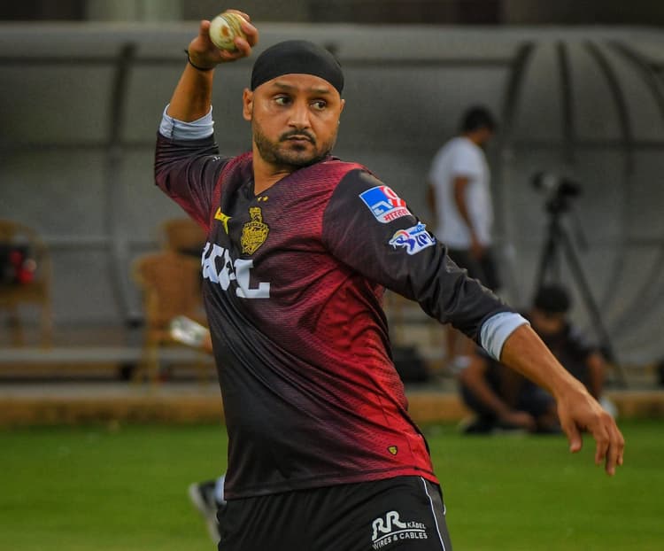 IND Vs NZ: सेलेक्टर्स पर भड़के हरभजन सिंह, बोले- खिलाड़ी को टीम में जगह पाने के लिए और क्या करने की जरूरत है