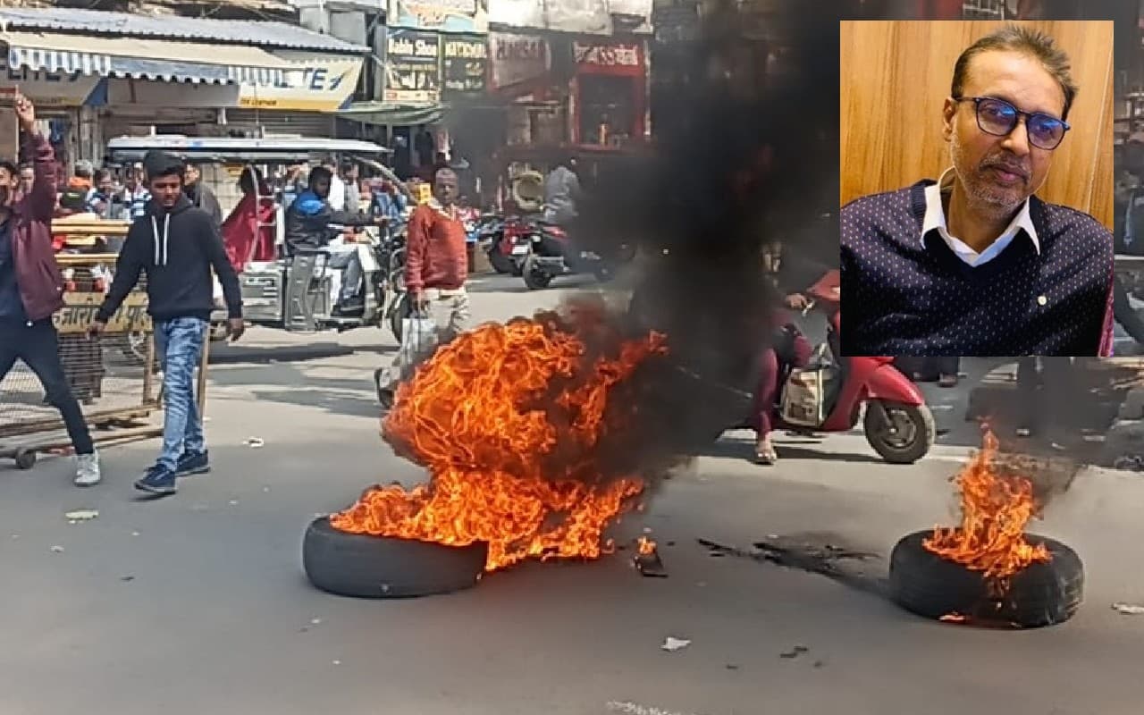 हजारीबाग में व्यापारी की मौत से भड़का गुस्सा, टायर जलाकर रोड को किया जाम, दो पुलिस अधिकारी सस्पेंड, देखें PICS