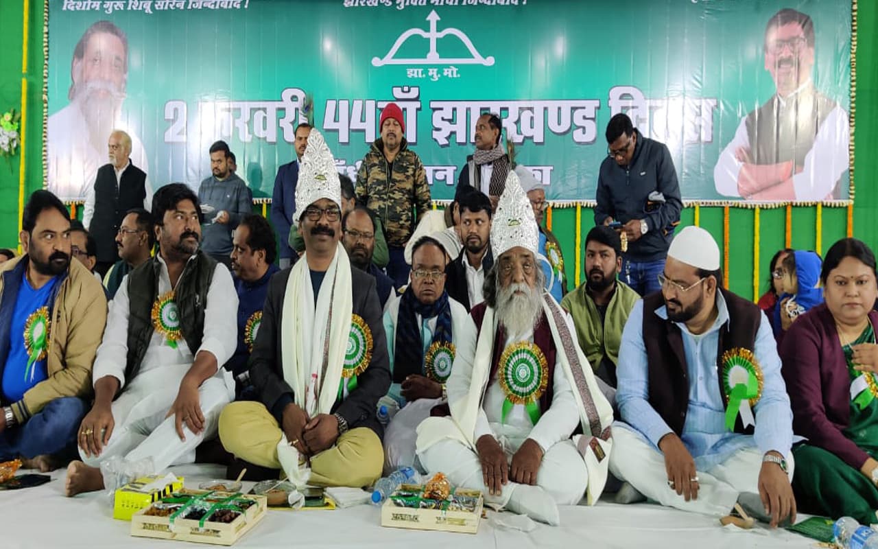 PHOTOS: JMM के झारखंड दिवस में 1932 के खतियान आधरित स्थानीयता की उठी मांग, 47 राजनीतिक प्रस्ताव पारित