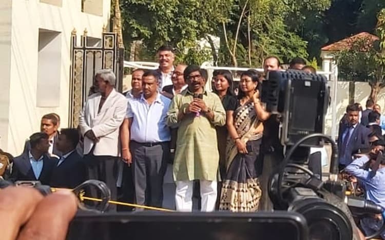 ED की पूछताछ पर बरसे हेमंत सोरेन: हमें चोर-उचक्का समझा है क्या, अंग्रेजों की तरह इन्हें झारखंड से भगाएंगे