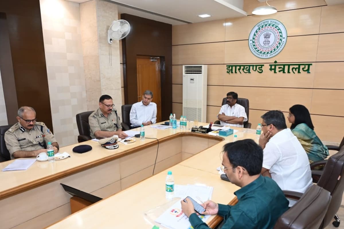 झारखंड के ग्रामीण व जनजातीय इलाकों की बढ़ेगी कनेक्टिविटी, सीएम हेमंत सोरेन ने अफसरों को दिए ये निर्देश