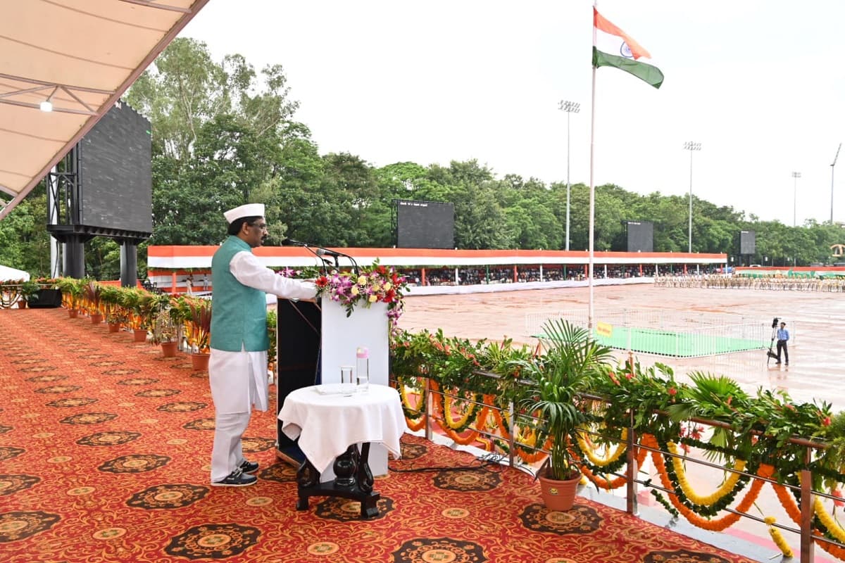 Independence Day 2022: झारखंड के सीएम हेमंत सोरेन ने फहराया तिरंगा, गिनायीं उपलब्धियां, ये हैं चुनौतियां Independence Day 2022: झारखंड के सीएम हेमंत सोरेन ने फहराया तिरंगा, गिनायीं उपलब्धियां, ये हैं चुनौतियां