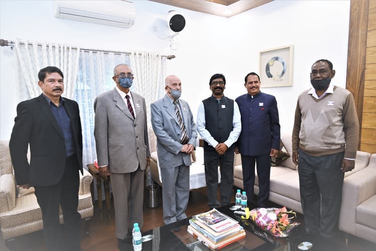 Armed Forces Flag Day: सशस्त्र सेना झंडा दिवस पर सीएम हेमंत सोरेन ने सैनिकों के कल्याण के लिए किया अंश दान