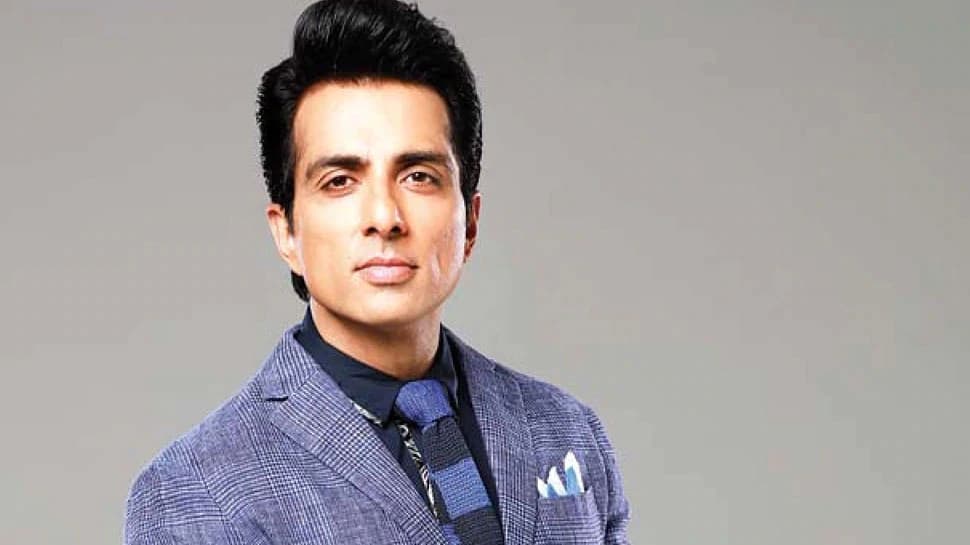 आखिर फैन की इस तसवीर को सोनू सूद ने अपनी Profile Pic क्यों बना ली? आप भी देखें ये तसवीर आखिर फैन की इस तसवीर को सोनू सूद ने अपनी Profile Pic क्यों बना ली? आप भी देखें ये तसवीर